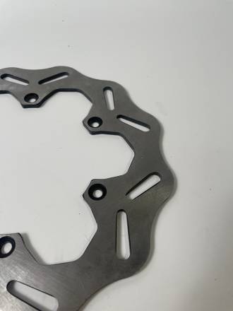 Диск тормозной задний ROCKOT R11/WR300/X300 (диагональ 6*125, D=220)